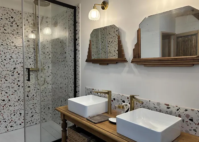 Pour 5, Nature Et Verdure, Animaux Bienvenus - Fr-1-489-574 Chavroches